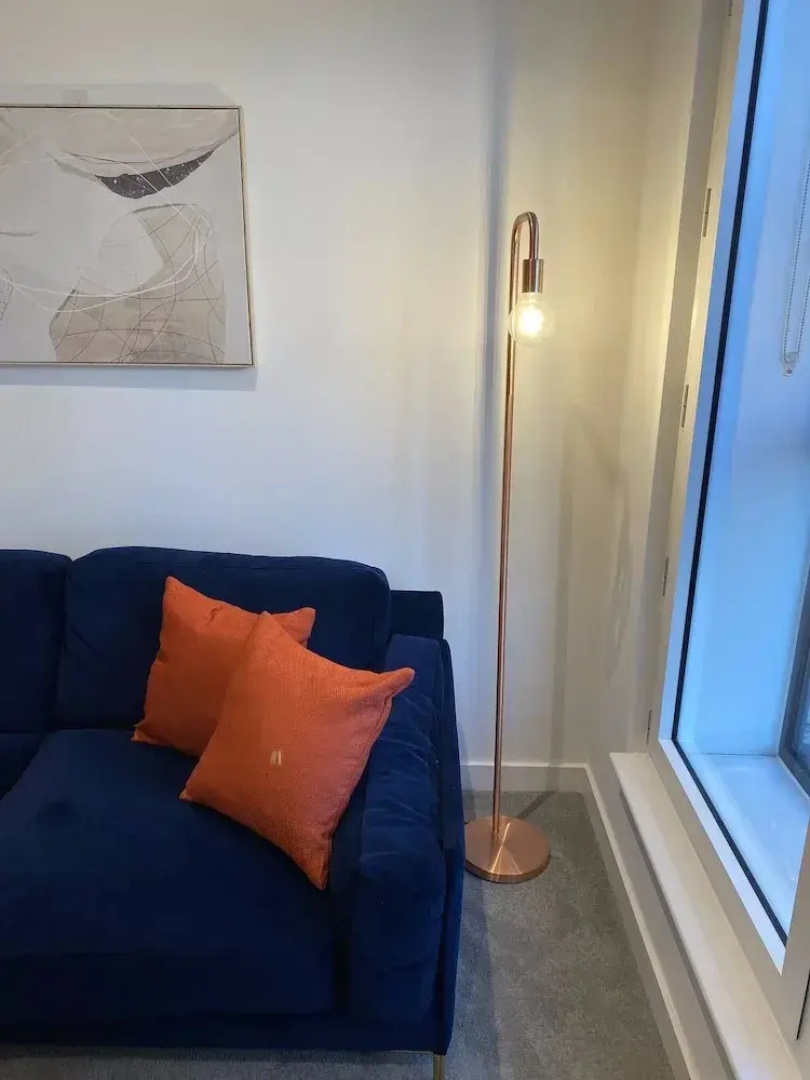 Lakeside - Central Apartment - Free Parking - Cinema Room