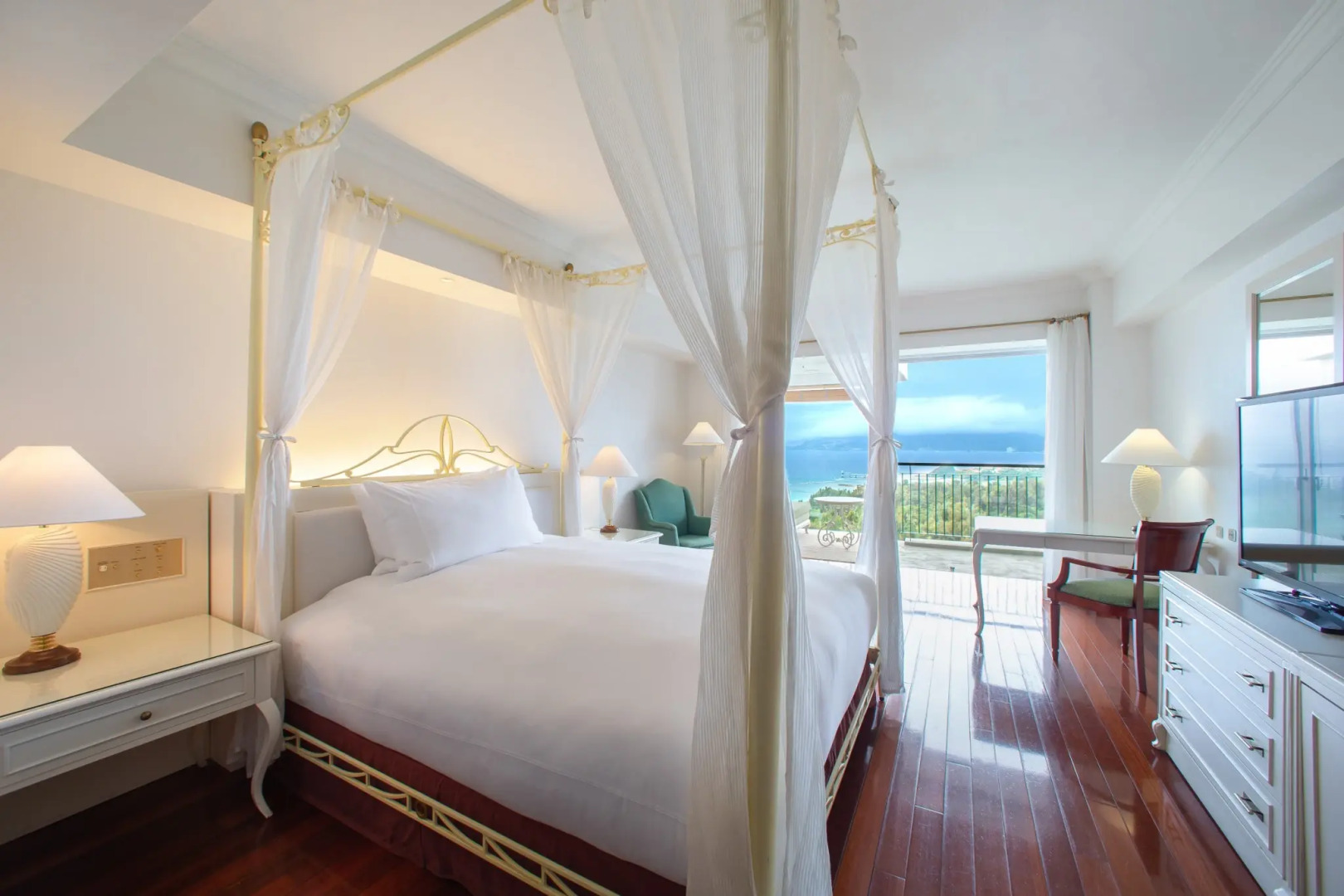 Oriental Hotel Okinawa Resort & Spa