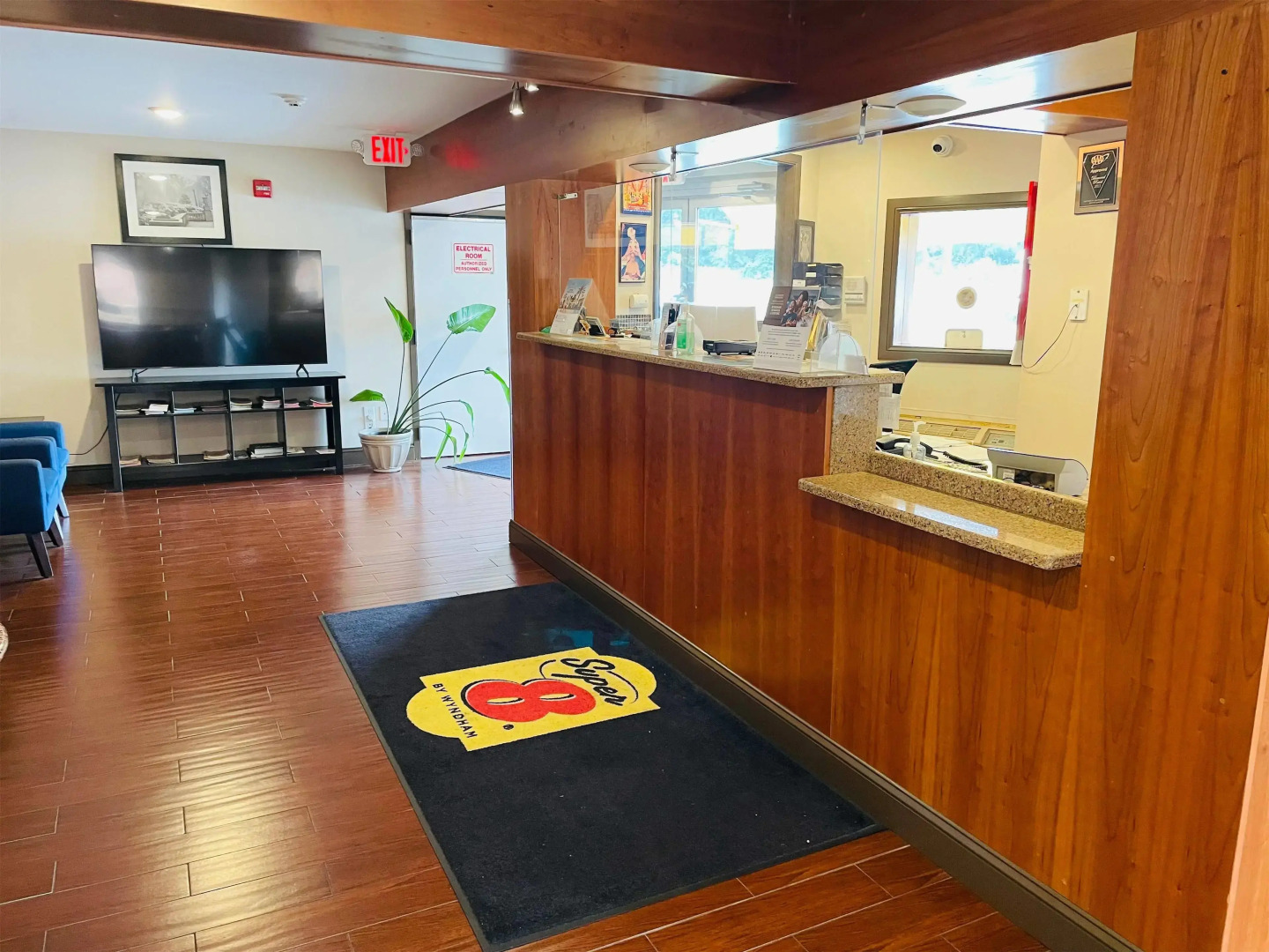 Super 8 by Wyndham Gloucester