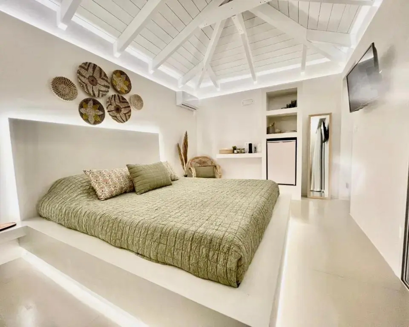 White House Kokas Luxury Apartments