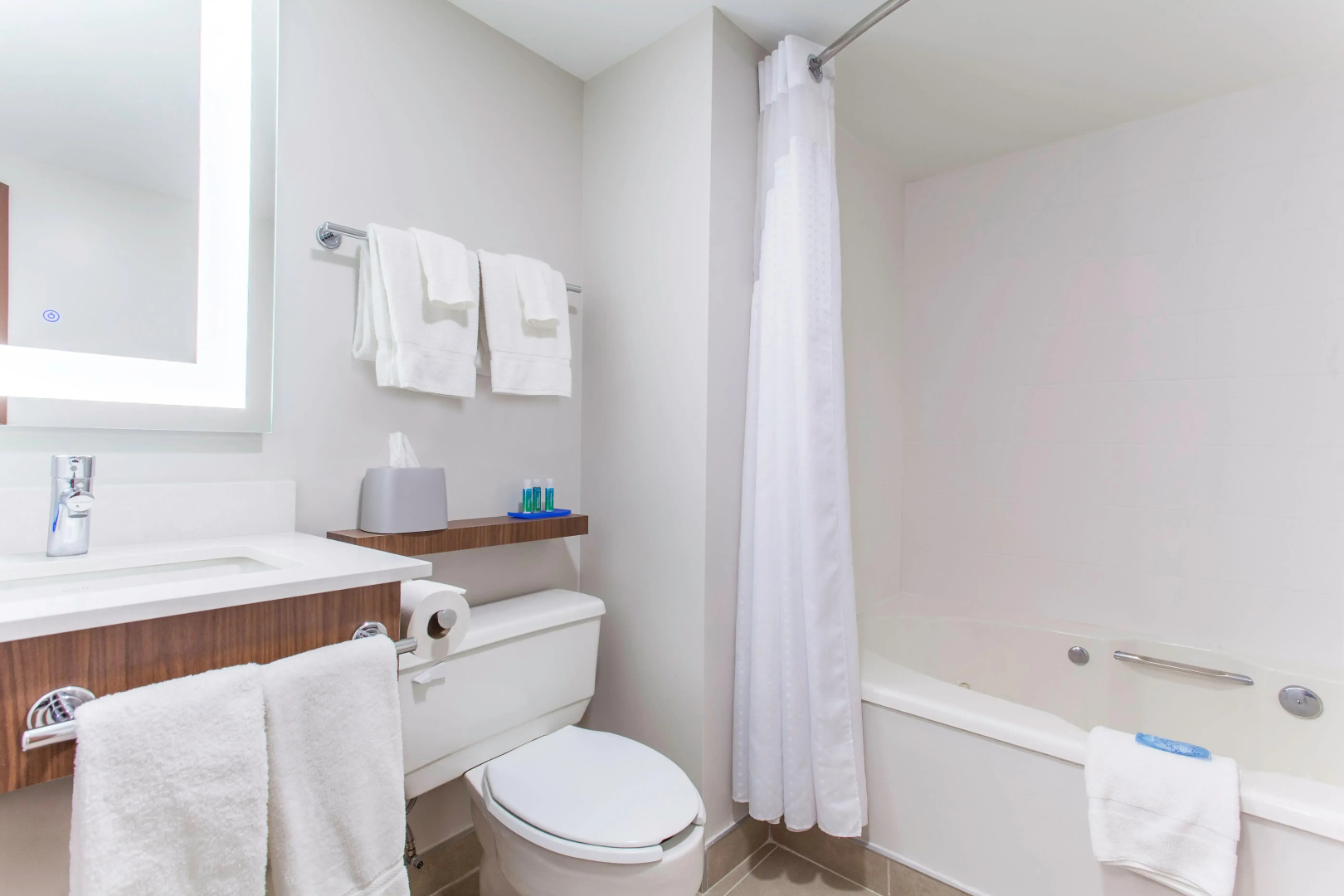 Holiday Inn Express & Suites Mississauga-Toronto Southwest by IHG