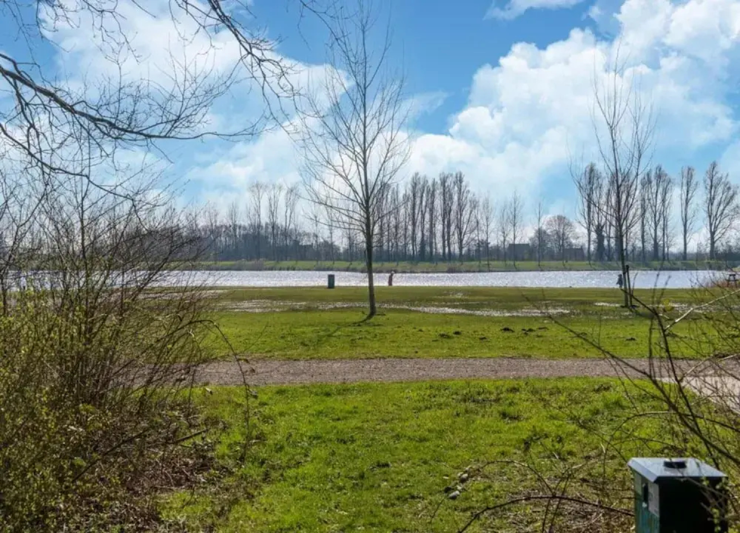 Bungalow in South Holland by the Water