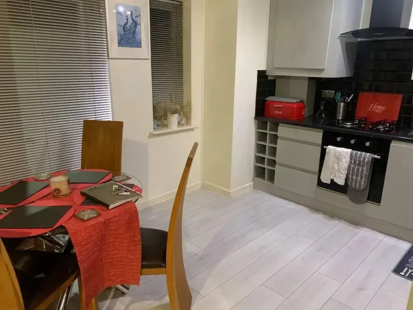 Lovely 2-bed Apartment in Wallasey, Sleeps 4