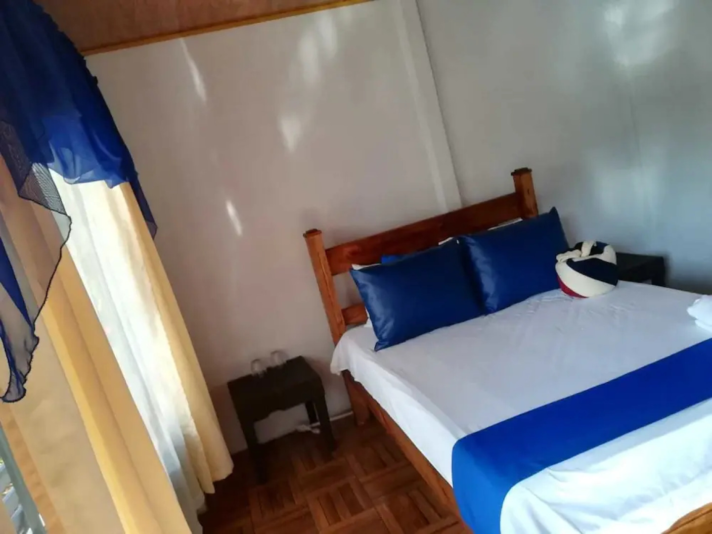 Soda y Cabinas El Parque