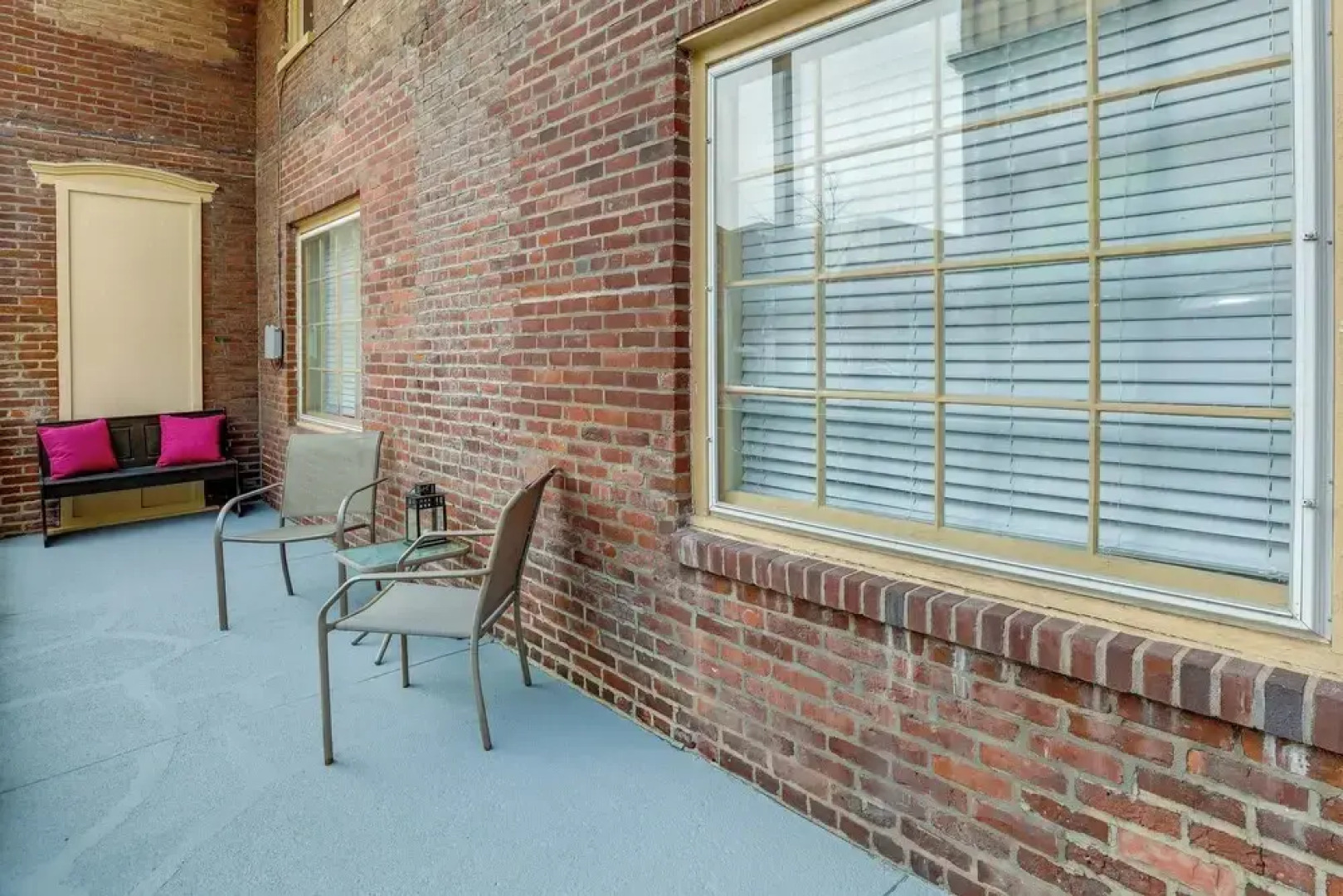 Walk to Restaurants & Shops: Apt in Pennsylvania!