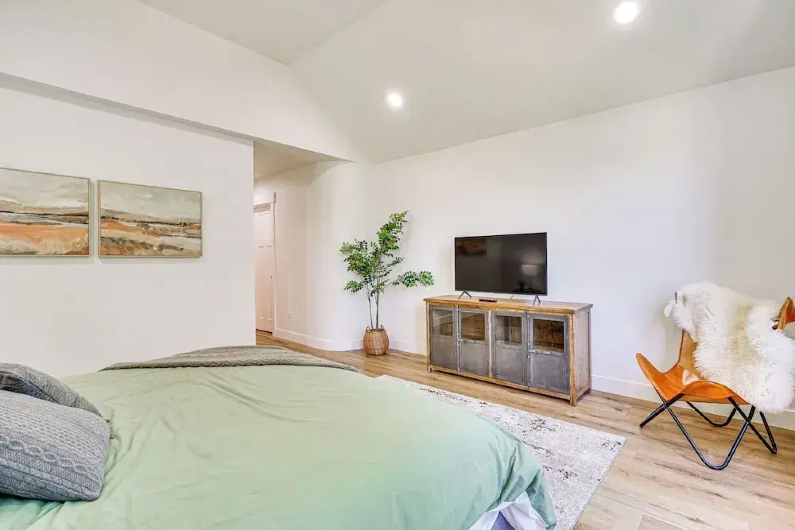 Cottonwood Heights Escape: Near Hiking & Skiing