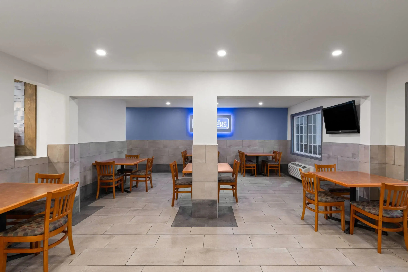 Travelodge Inn & Suites by Wyndham Anaheim on Disneyland Dr