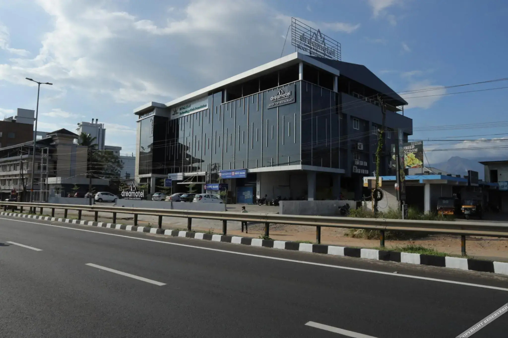 Dreamotel Luxury Suites and Rooms