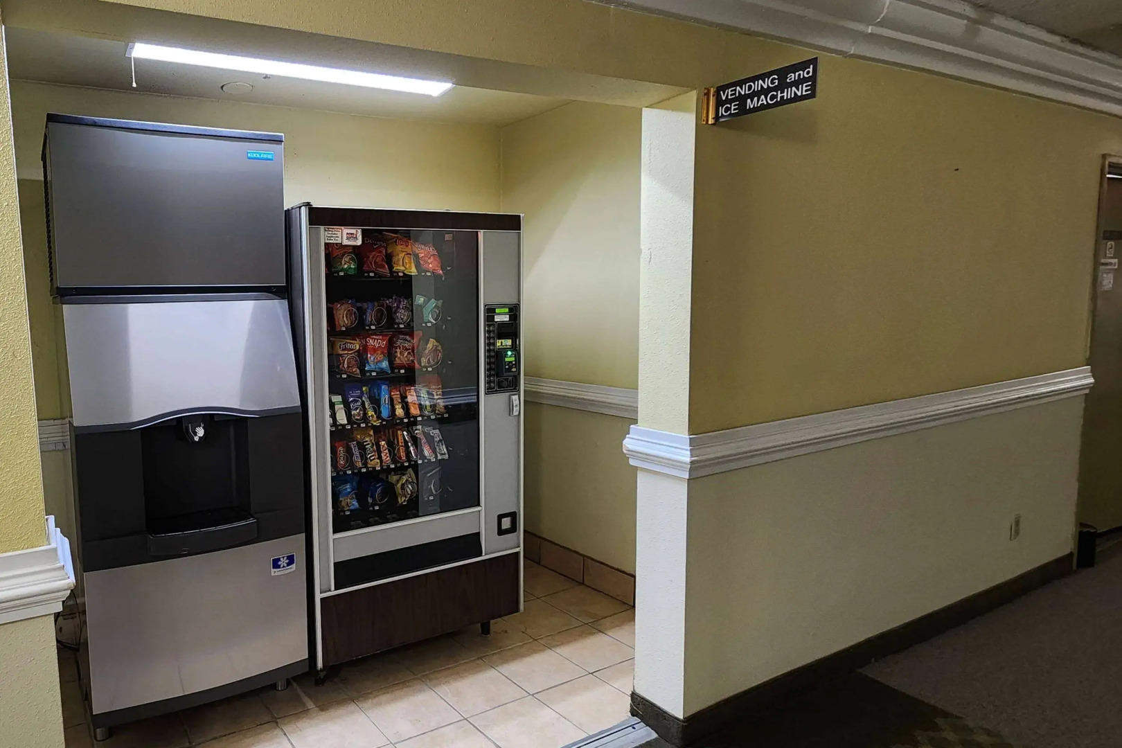 Super 8 by Wyndham Temple I-35