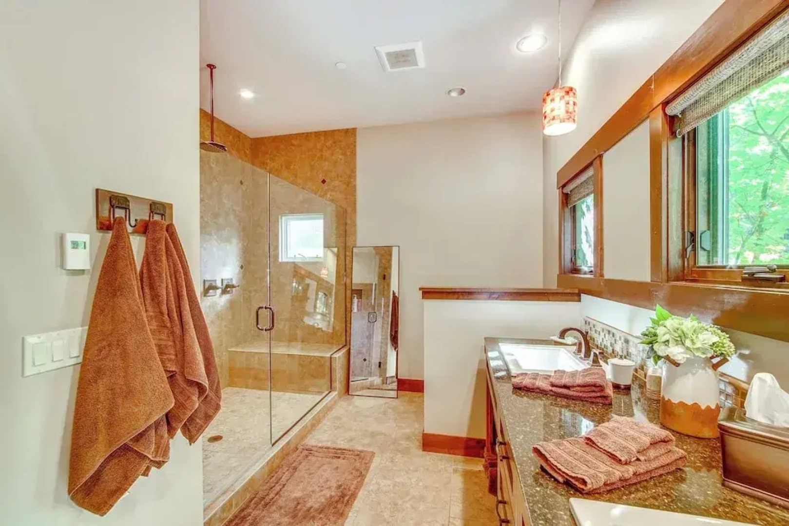 Golf Getaway w/ Hot Tub, Course Views in Cle Elum!