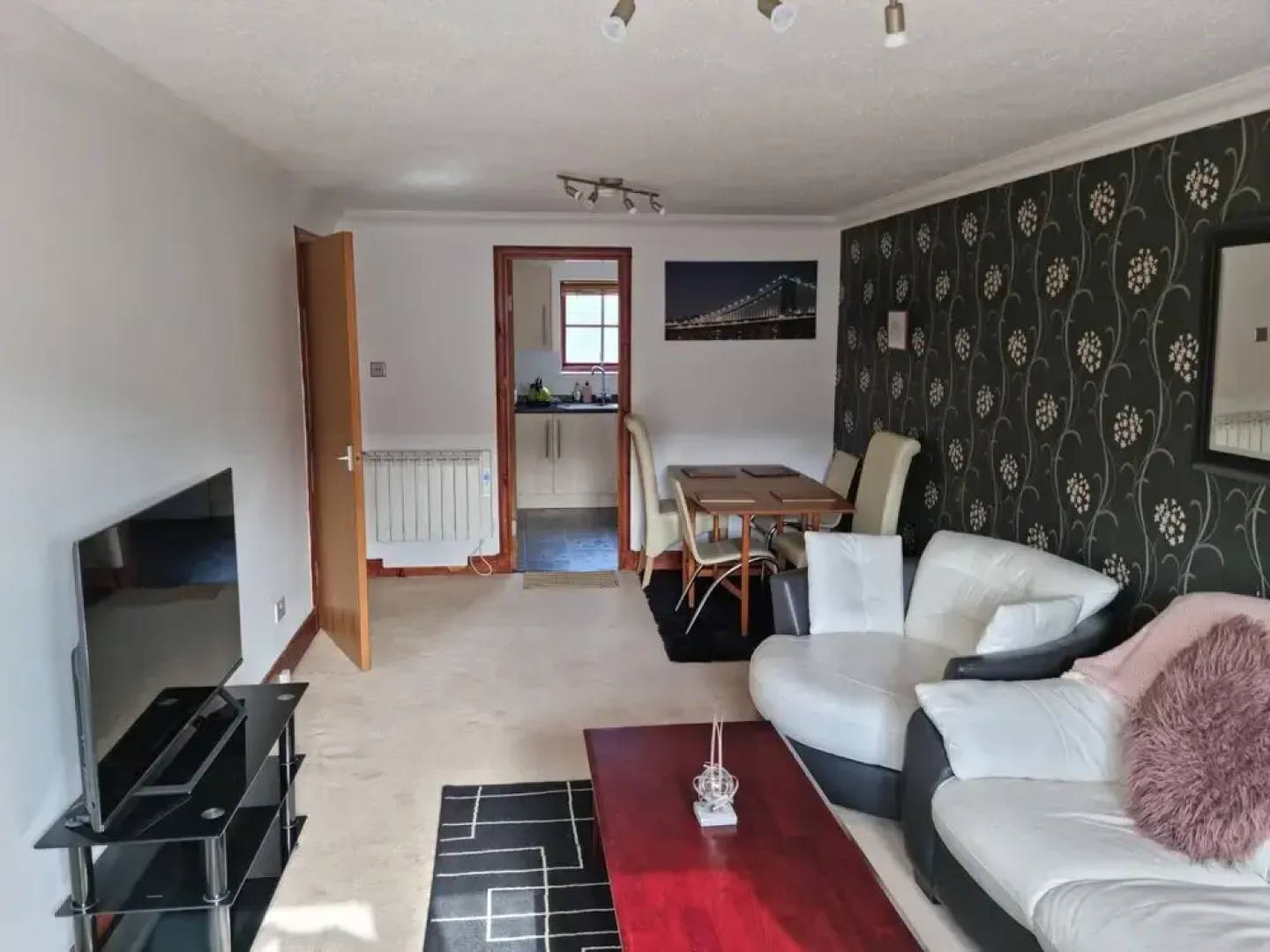 Superb 2 Bedroom Flat Tillicoultry