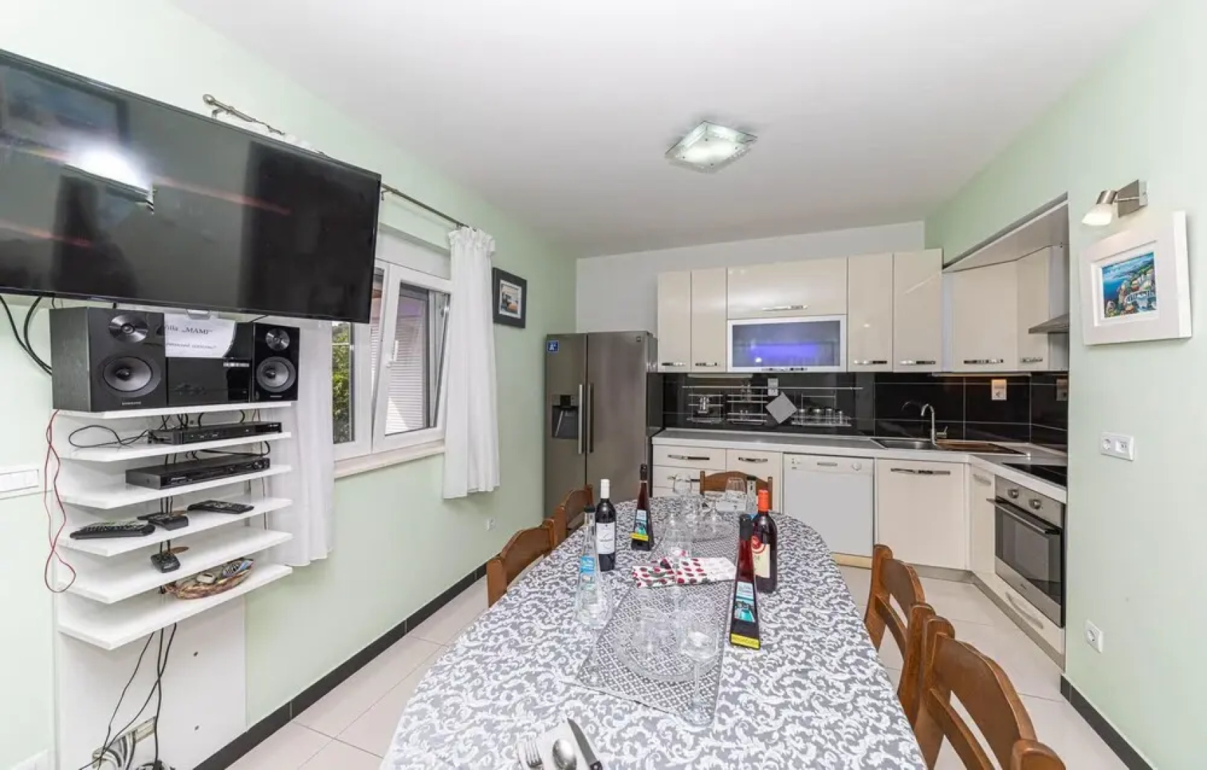 Stunning Home in Poljica With Wifi and 4 Bedrooms