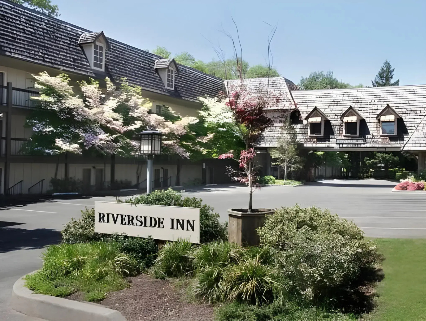 Riverside Inn