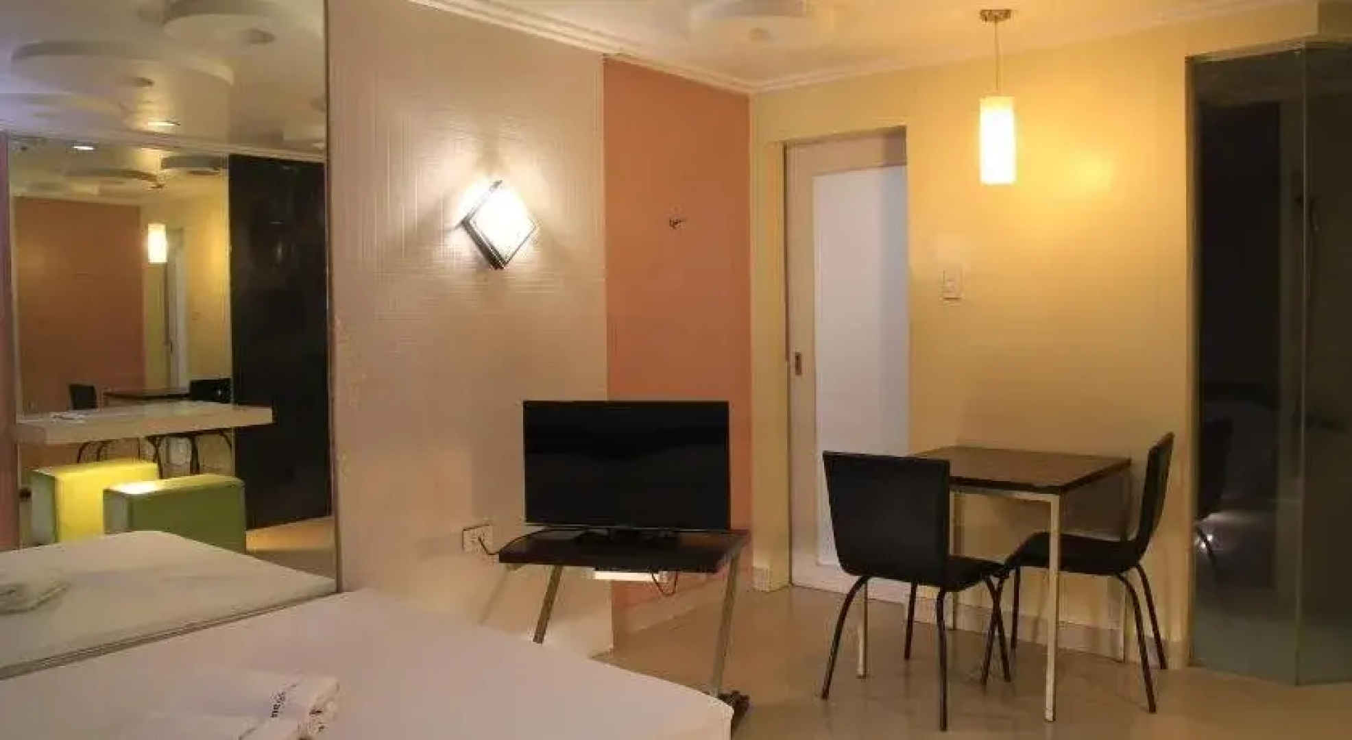 One Serenata Hotel Bacoor