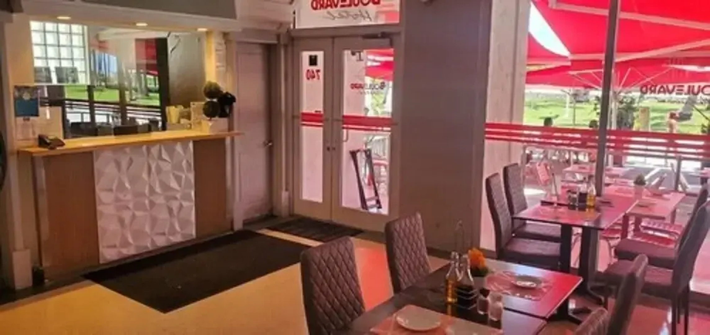 Boulevard Hotel