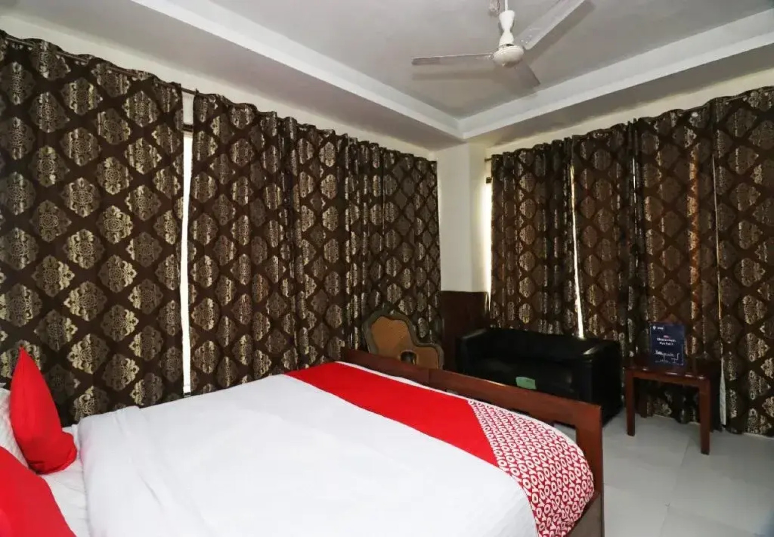The Classic By OYO Rooms
