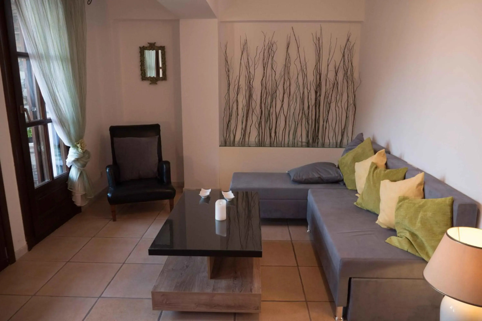 Tranquil Infinity Pool Getaway (private jacuzzi and steam bath, pool, garden, sea and city views)