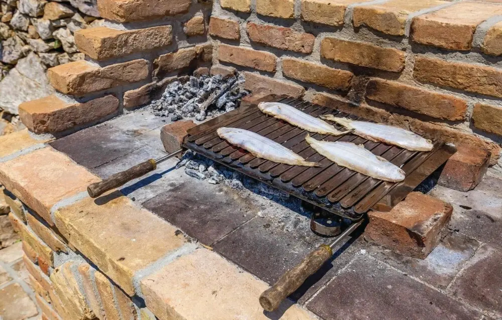 Stunning Home in Jurdani With Wifi and 2 Bedrooms