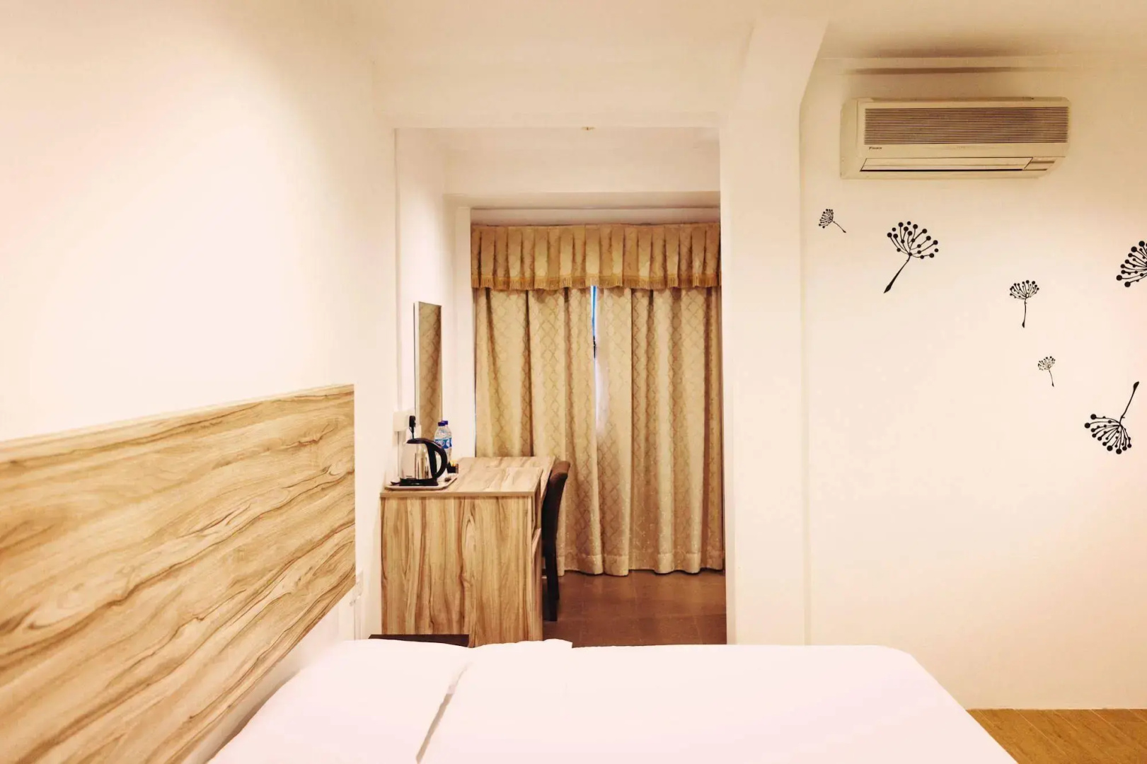 Victoria Hotel, a NuVe Group Collection