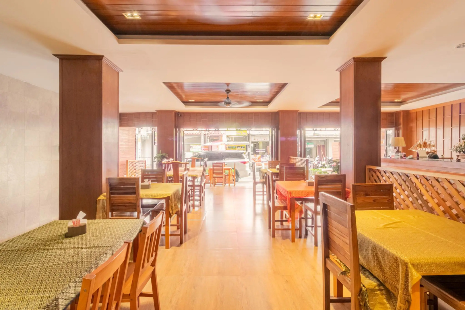 Lotus Hotel Patong