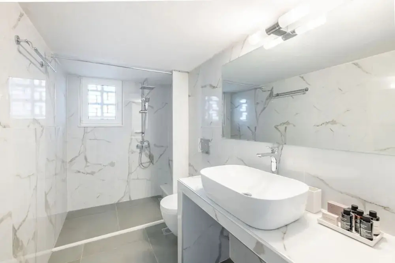 Homey 2BR Apartment in Cholargos