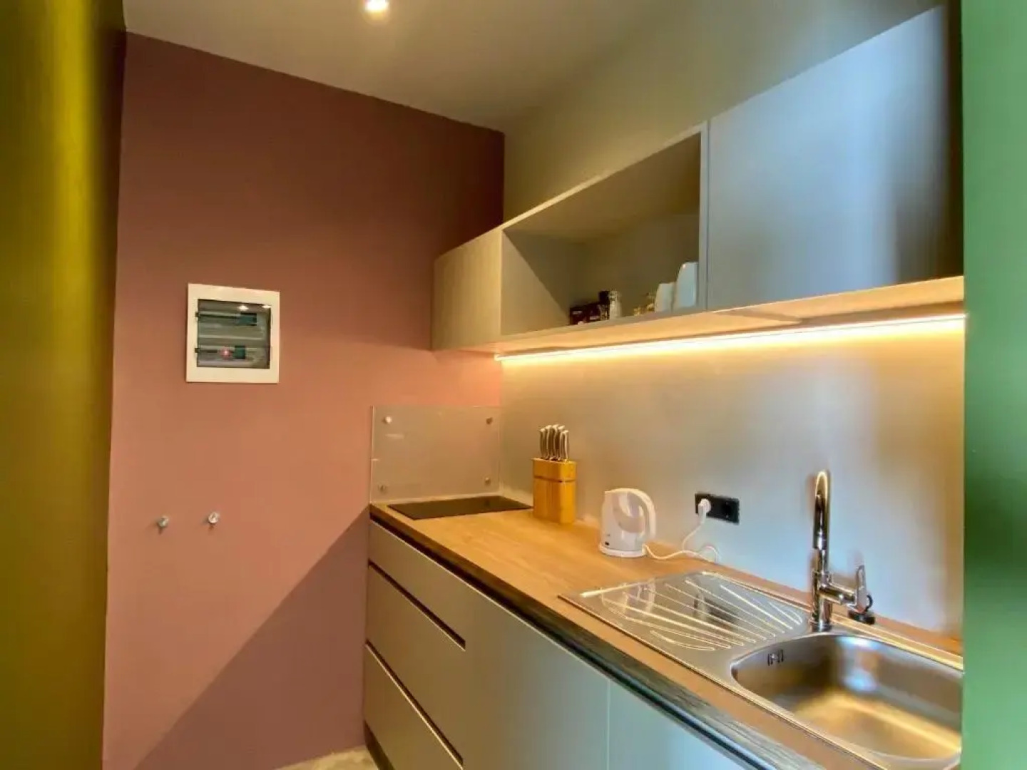 FinIQ Boutiq Studios + Apartment