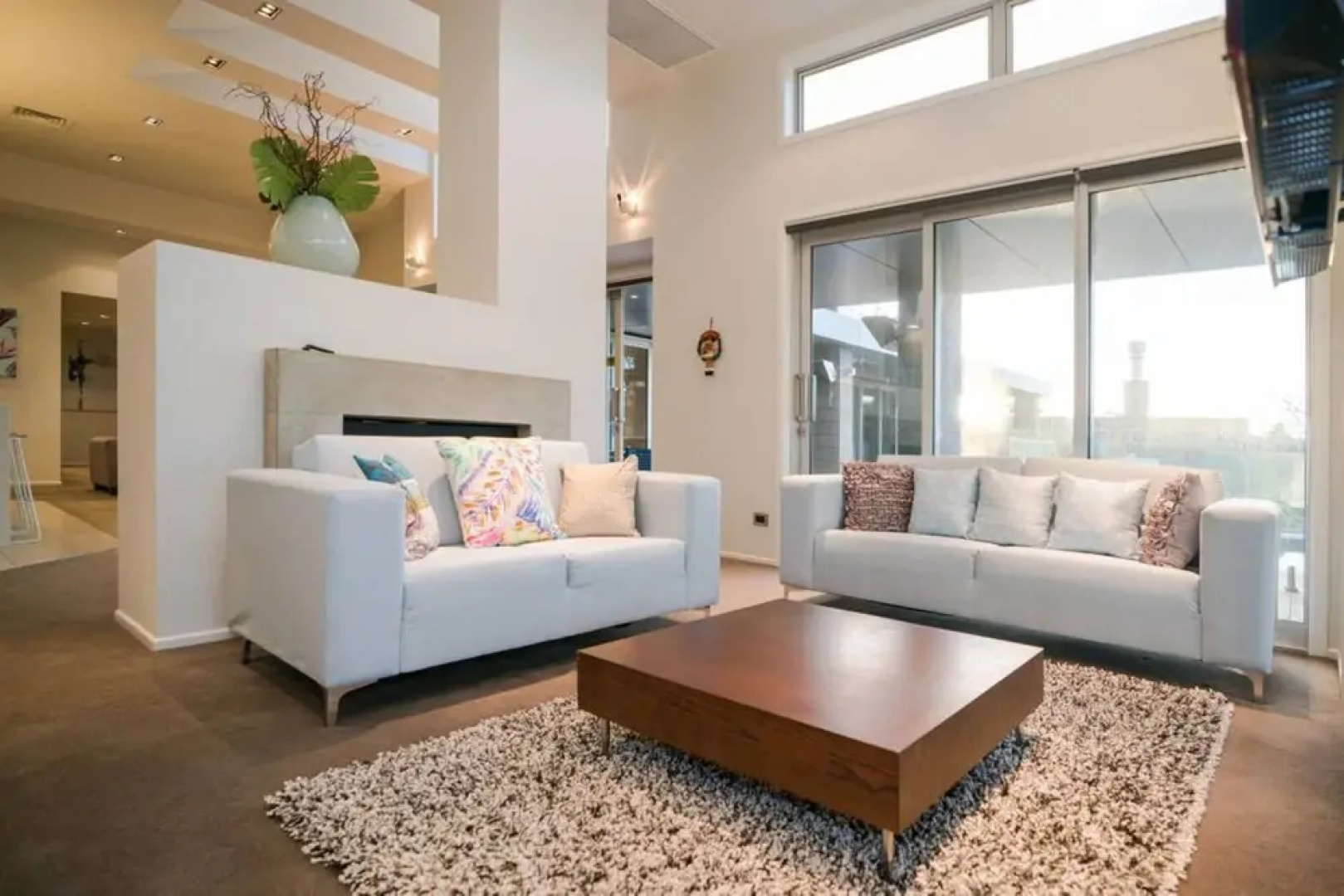 Karaka Luxury Vacation Home with Pool