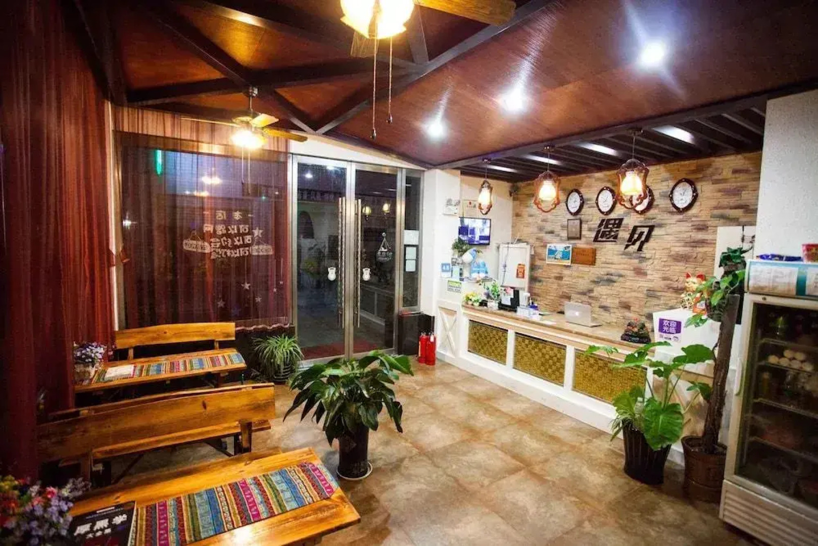 Zhangjiajie Meet Themed Inn