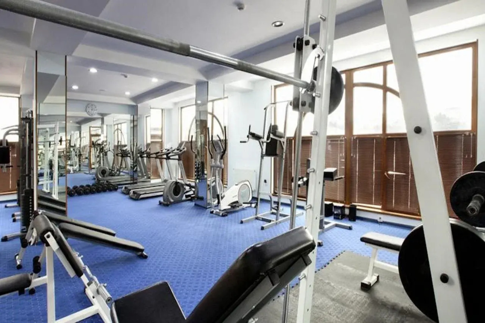 Отель Монолит Плаза