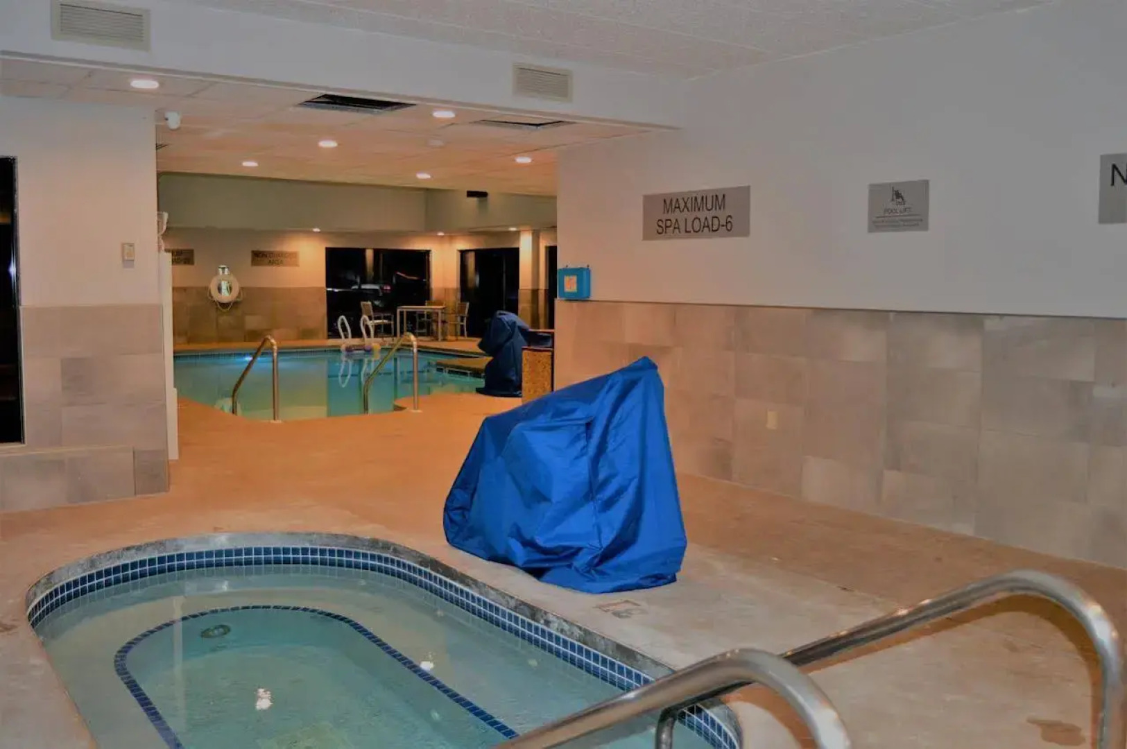 Country Inn & Suites by Radisson, La Crosse, WI