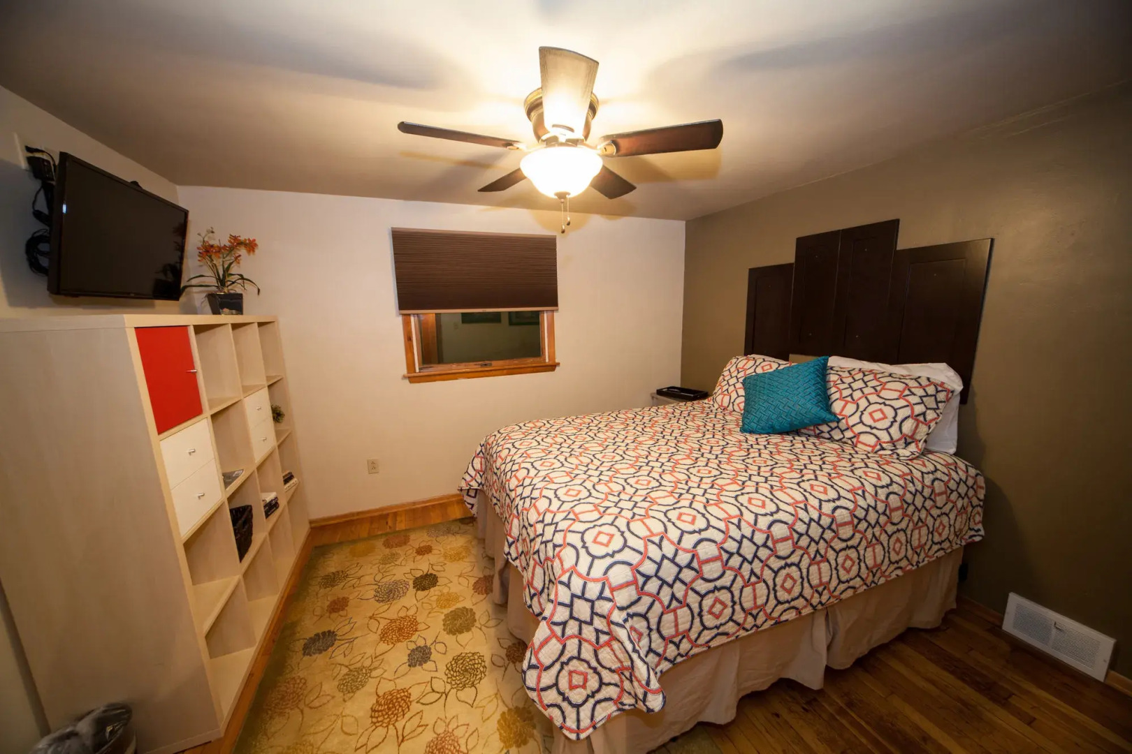 Log Cabin Lodge & Suites