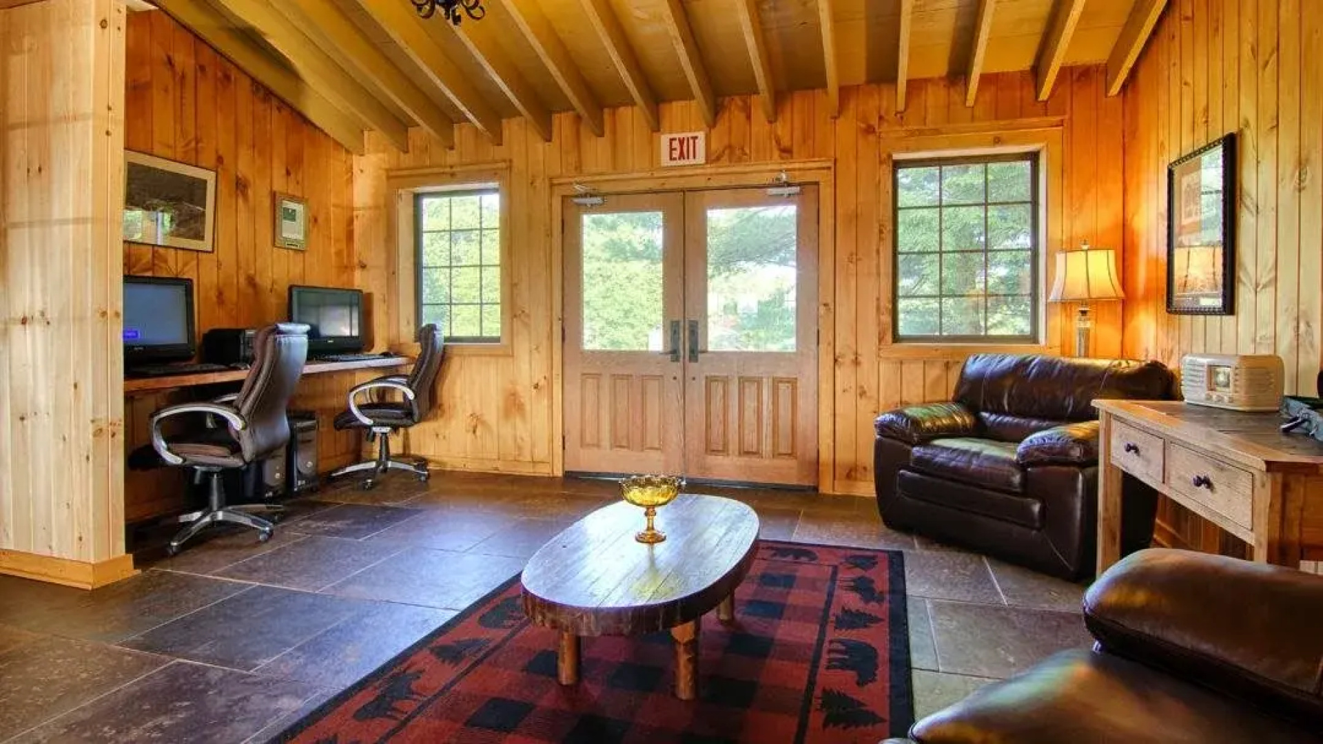 The Smoke House Lodge And Cabins