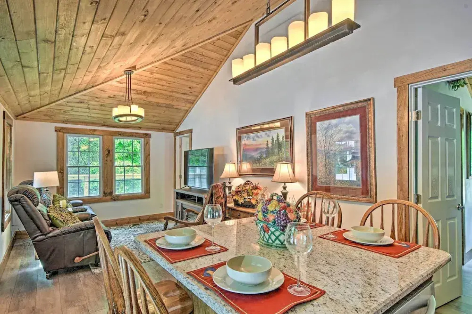 Renovated Highlands Cottage 3 Miles to Downtown!