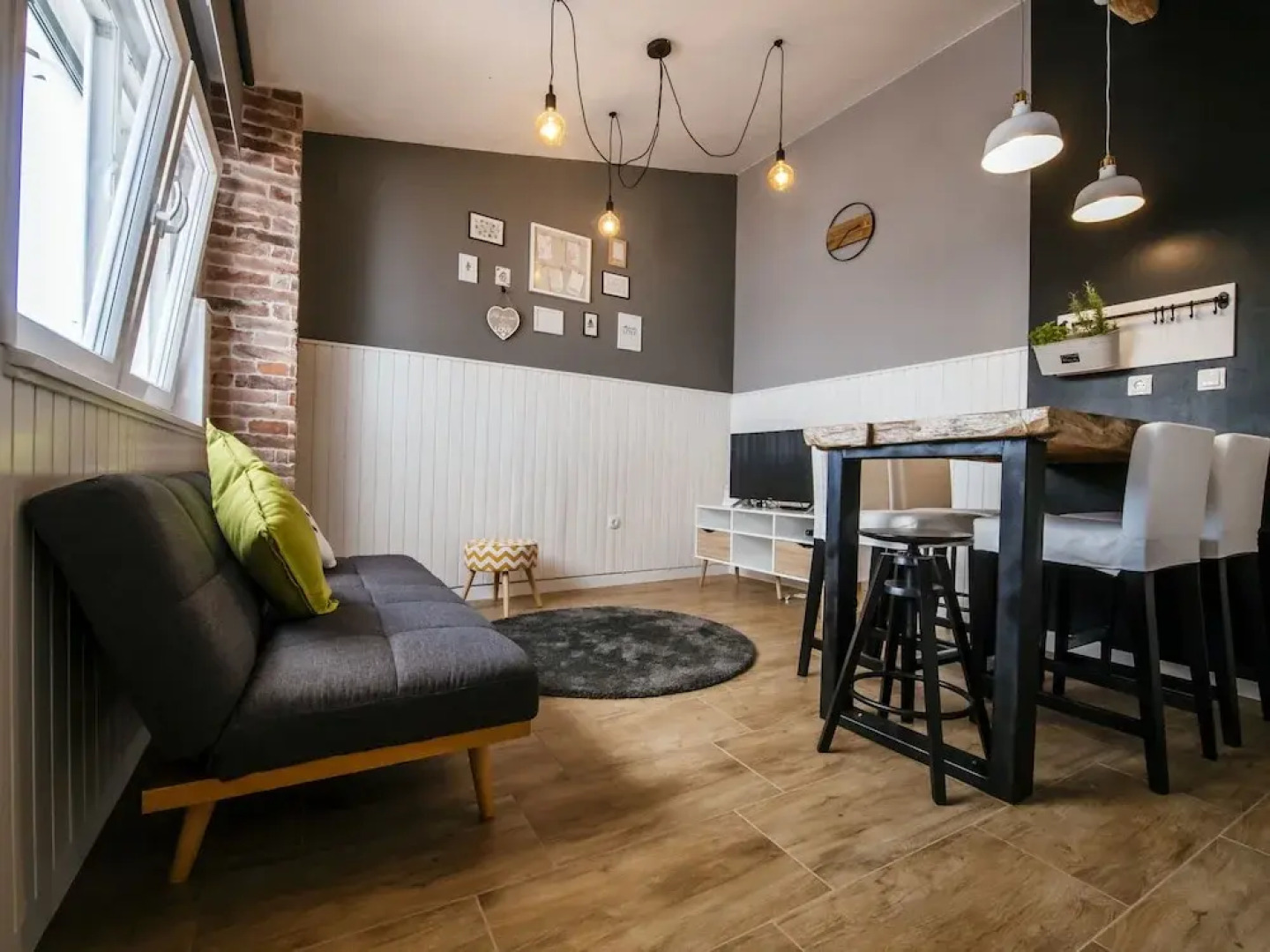 Charming Holiday Home in Razanac with Terrace