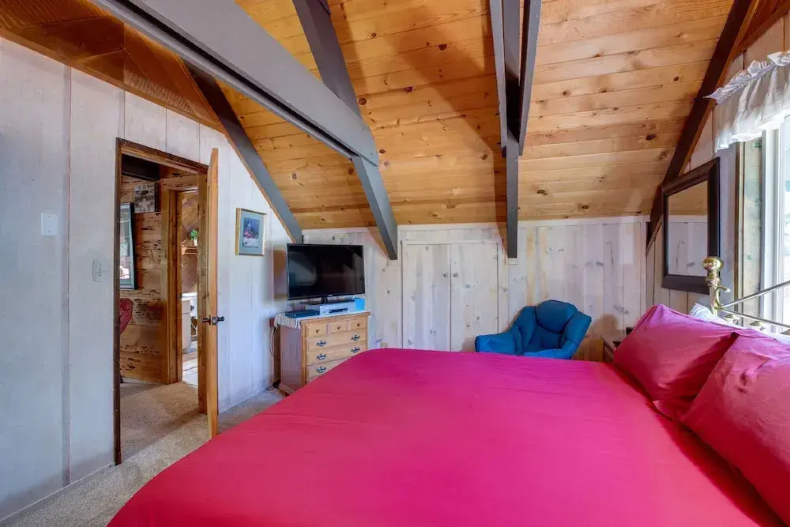 11 Mi to Ski Resorts! Lake Tahoe Gem w/ Pool Table