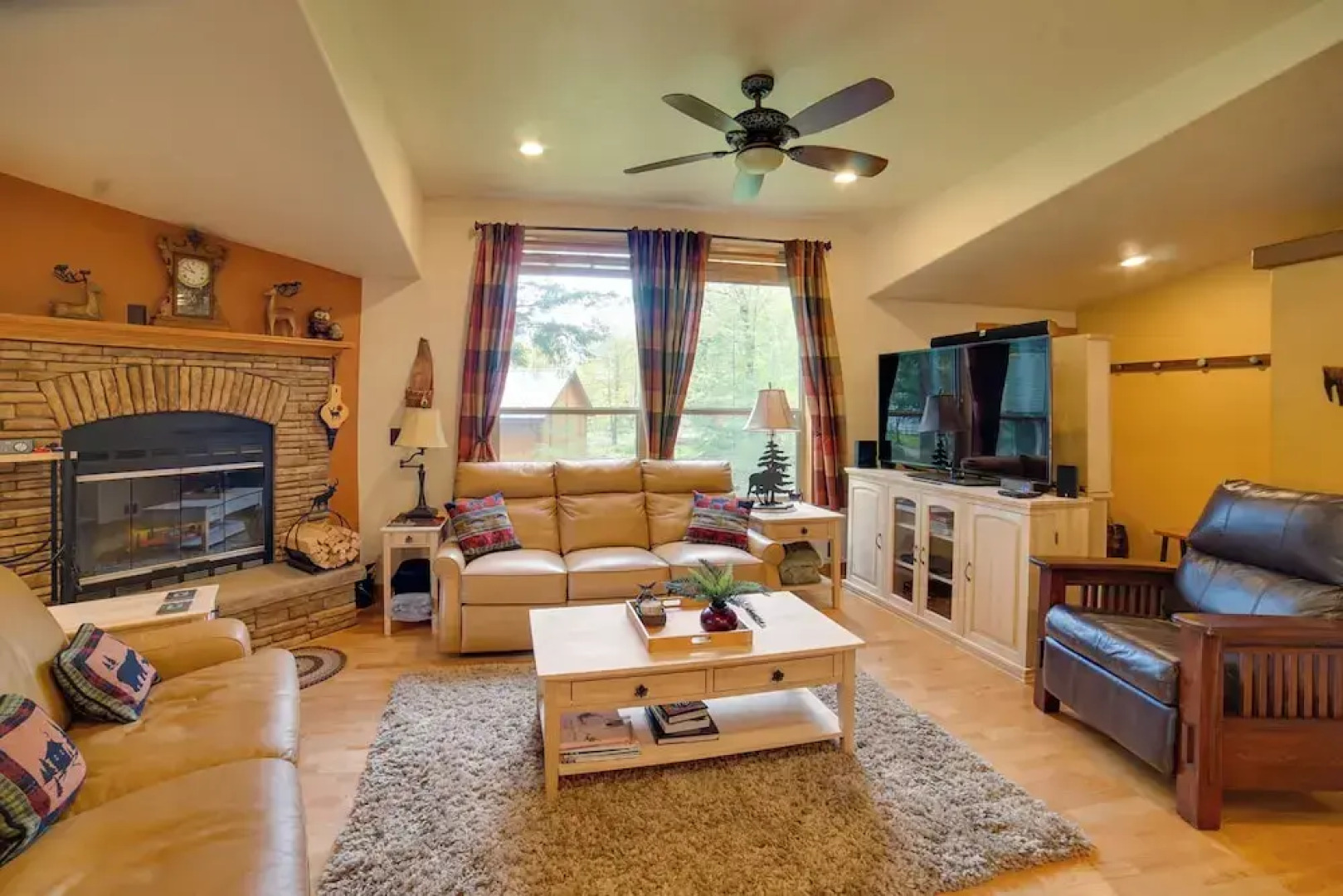 'moose Lodge' Cabin w/ Entertainment Gazebo!