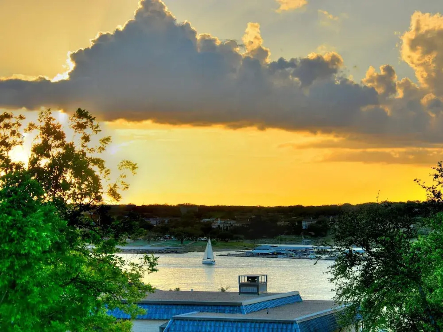 5BR 3 5BA Hill Country Lake Home by RedAwning