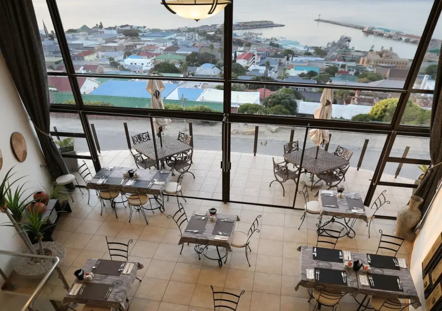 Bar T Nique Guest House