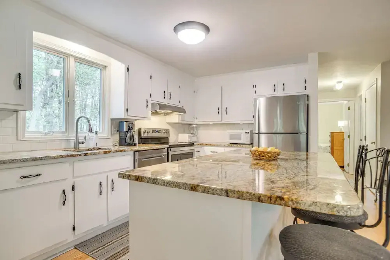 1/2 Mi to Cooks Brook Beach: Cozy Cape Cod Retreat