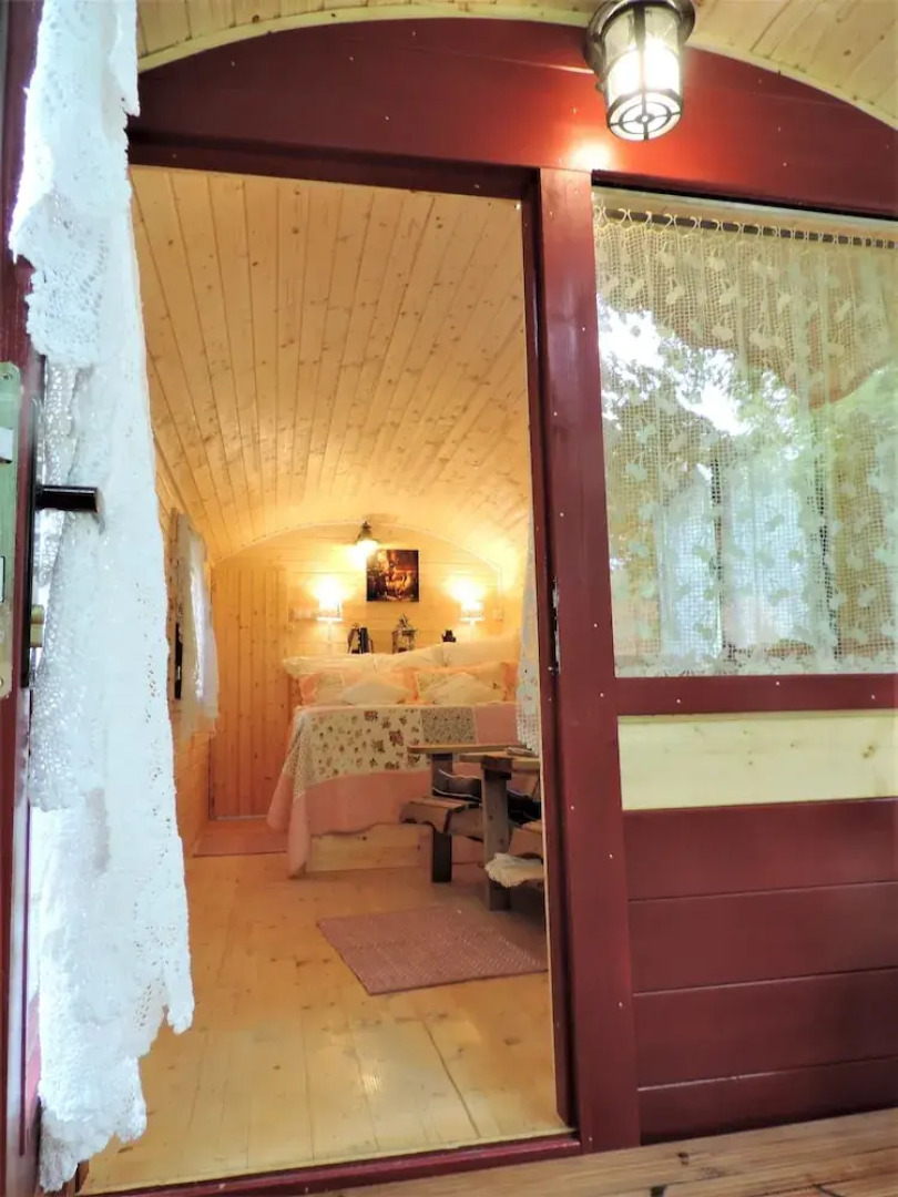 La chaumière et sa Roulotte