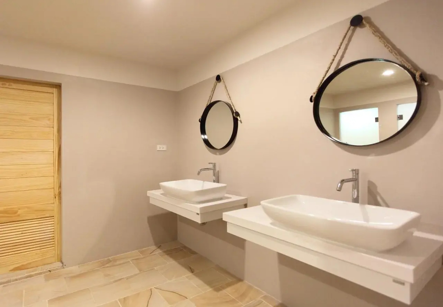 Lupta Hostel Patong Hideaway