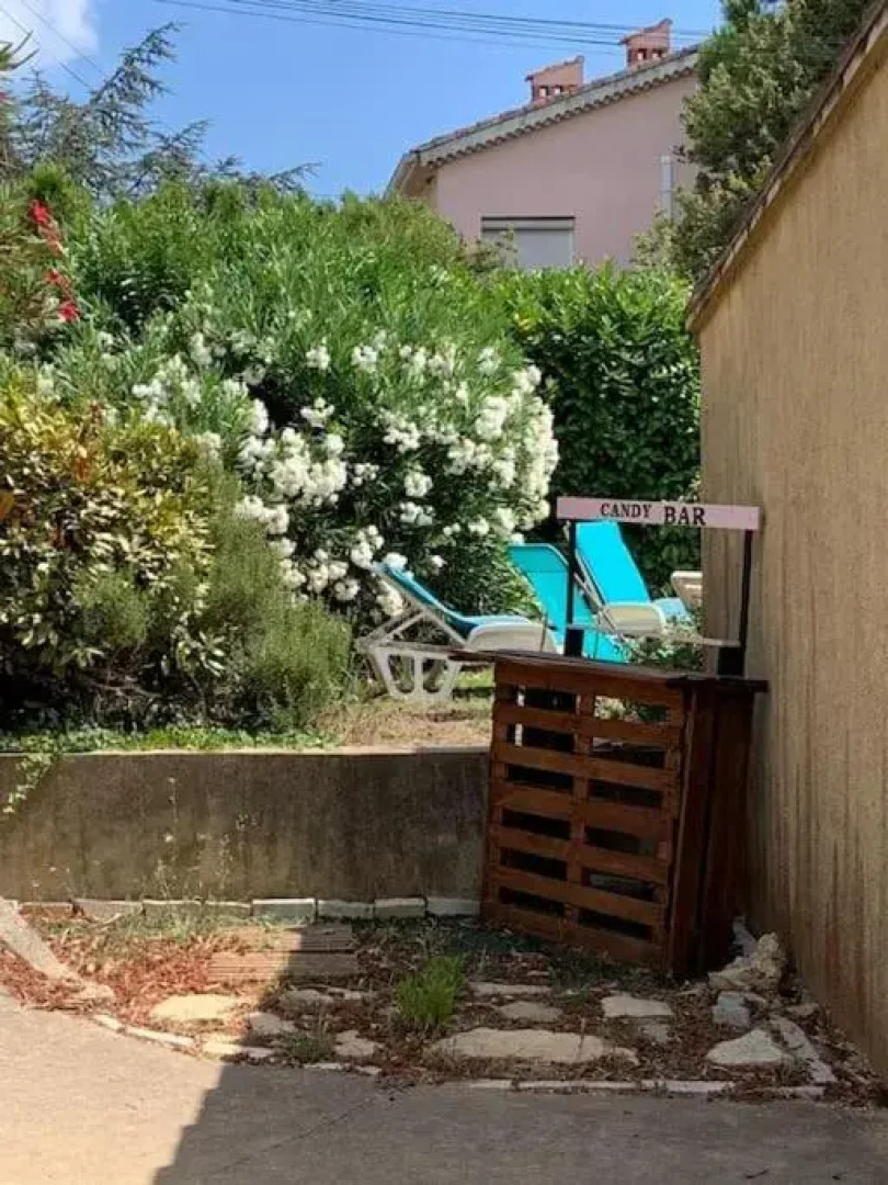 Villa Familiale avec Piscine au coeur de 1200m² de jardin..