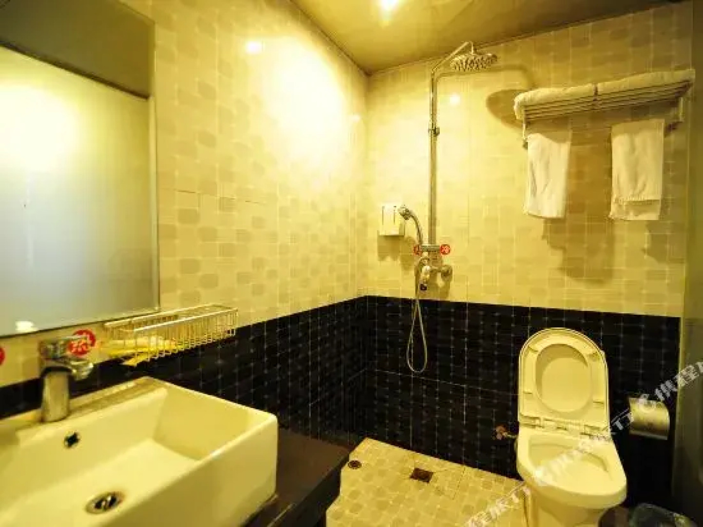 Pai Hotel (Guiyang Dashandong Yunfeng Road Subway Station)