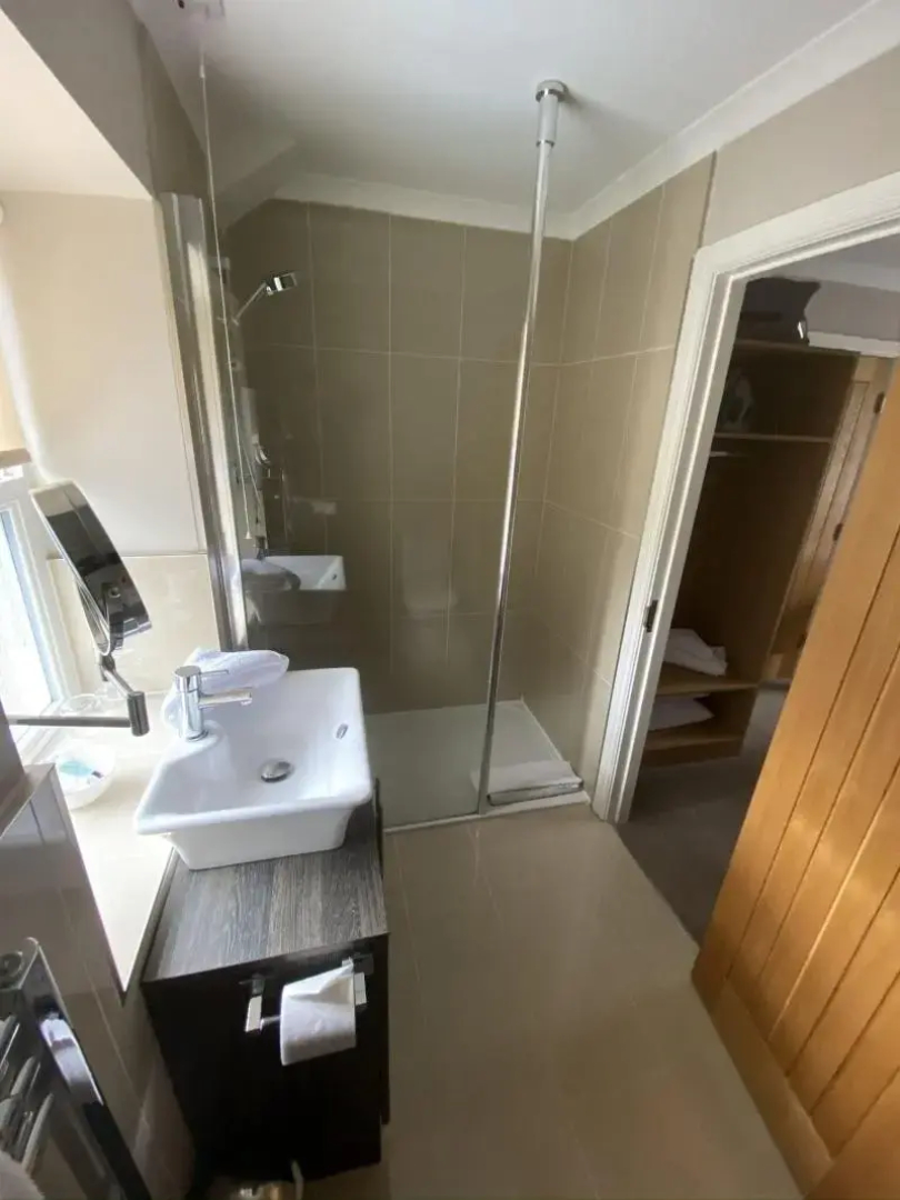 The Three Horseshoes Hotel
