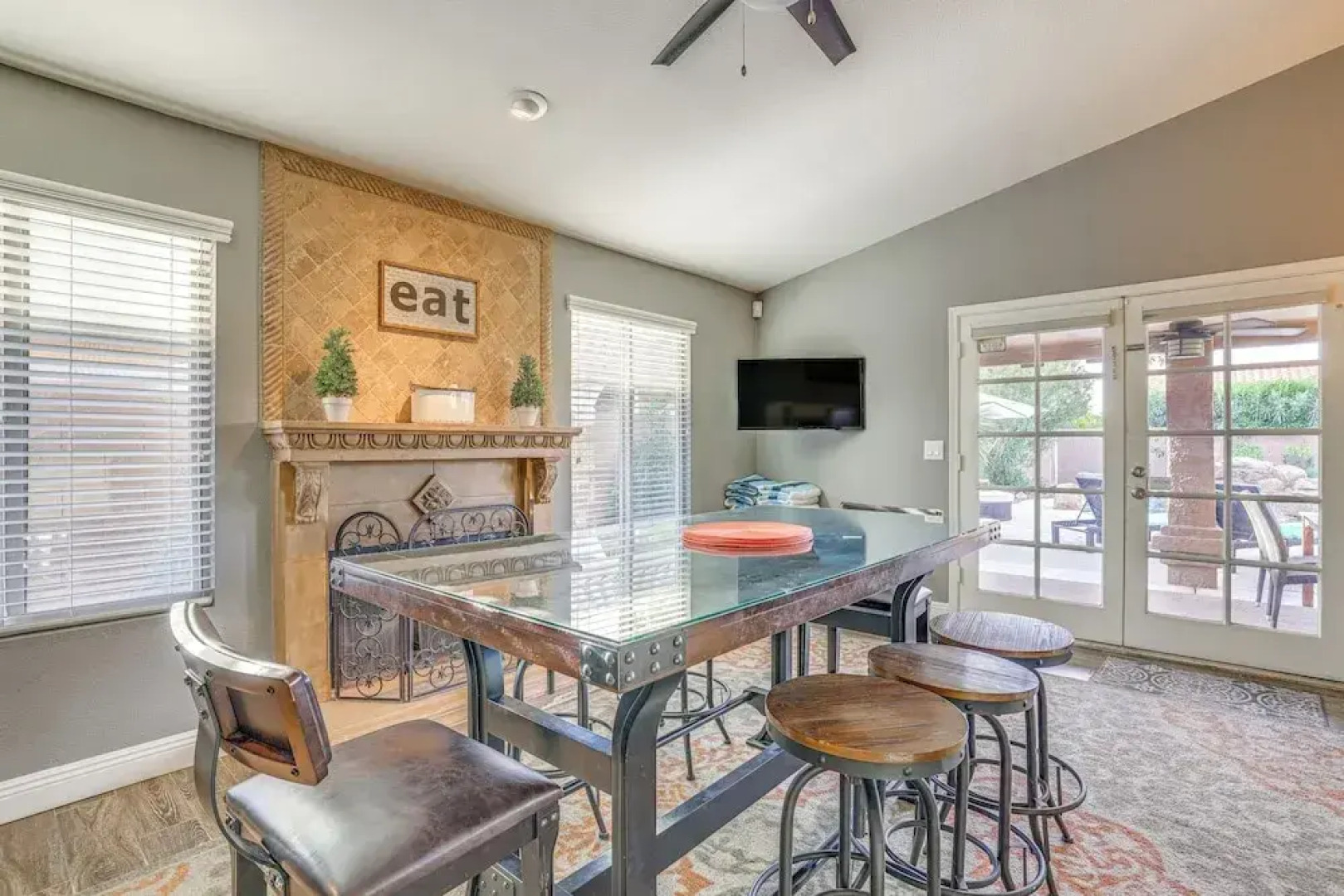 Saltwater Pool & Grill: Tempe Retreat!