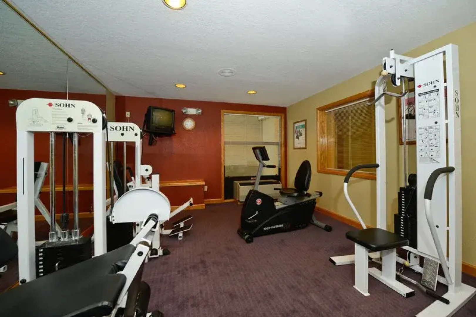 Days Inn & Suites By Wyndham Kalamazoo