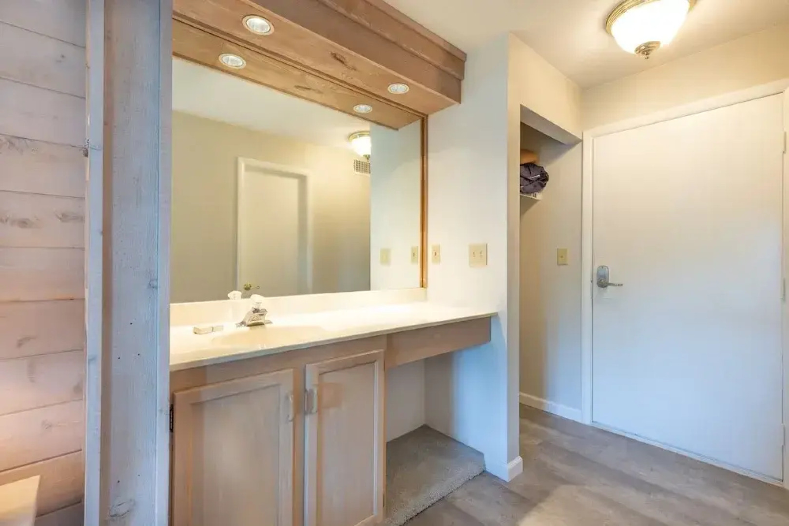 Stoneridge 3BR Standard Condo, Sleeps 8 by RedAwning