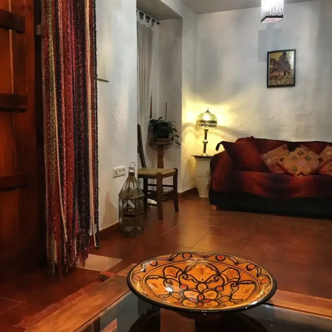 Cottage - Sleeps 4 - Pet Friendly - Patio