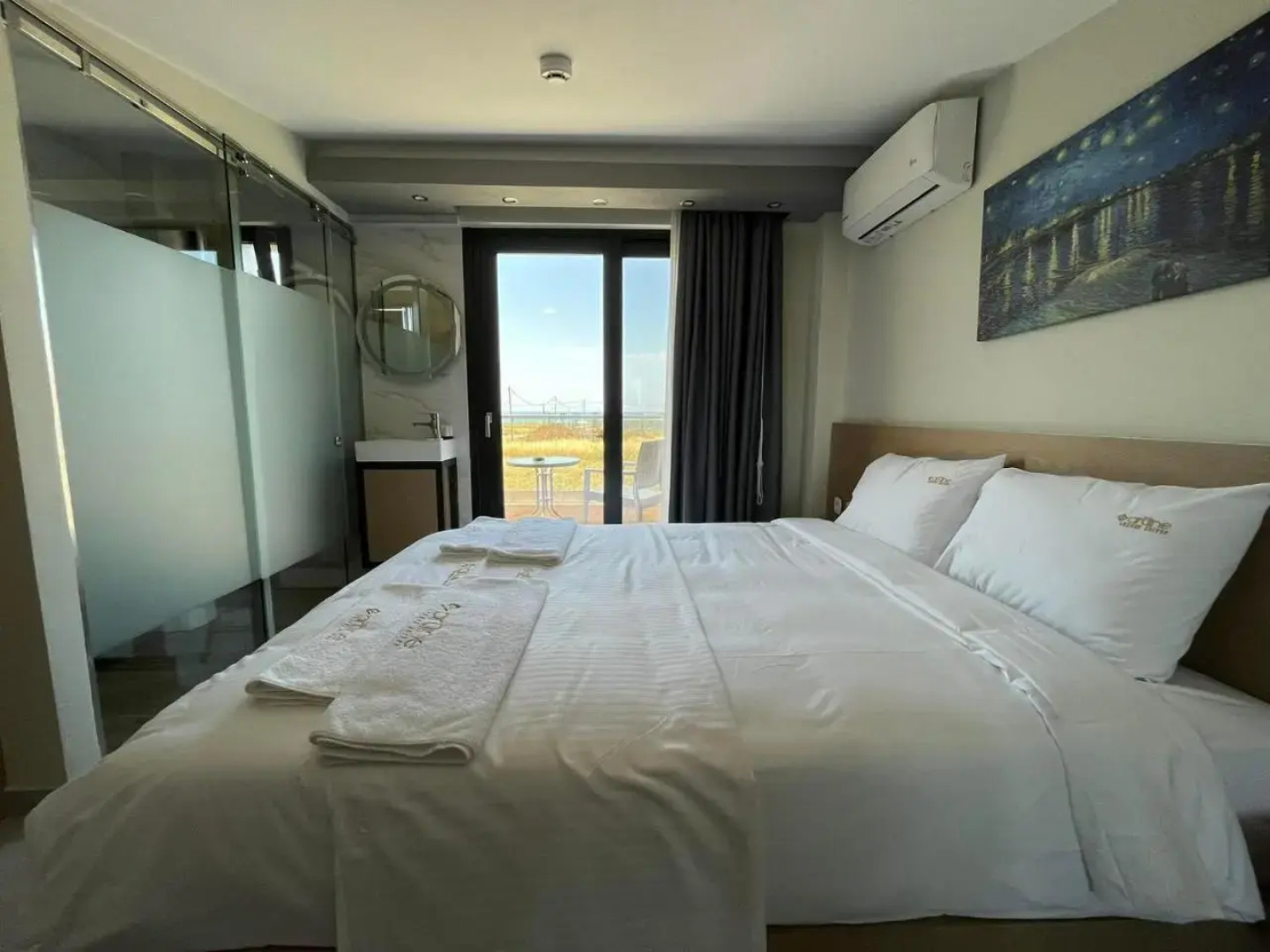 Artline Luxury Suites