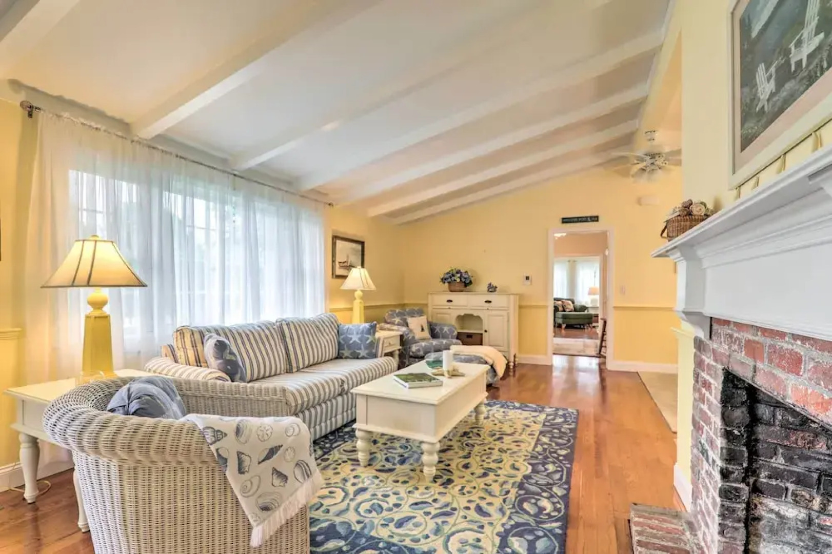 Charming Hyannis Cottage: 1 Mi to Beach!